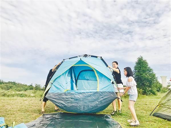 草场,花海,小木屋 去川河盖露营看星空