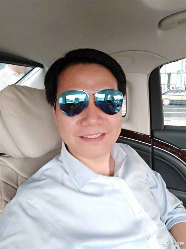 雷军微博晒红米note 5a自拍 座驾竟是迈巴赫s600