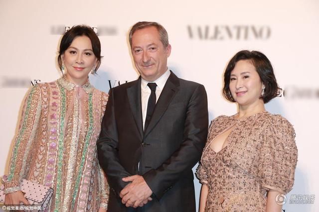 刘嘉玲优雅身段缘何败给了何超琼的深v上围