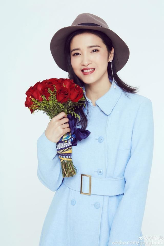 张静初,1980年2月2日出生于福建三明,中国内地女演员,毕业于中央戏剧