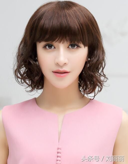 12月最流行的中年长发发型-北京女性中时间渐v长发图片