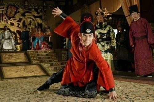包拯的保镖兼捕快展昭威风凛凛,他在现代是什么职位?原来如此