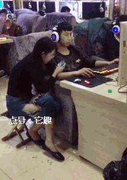 搞笑gif:就你这小体格子,还想抱起我这个有趣的灵魂?