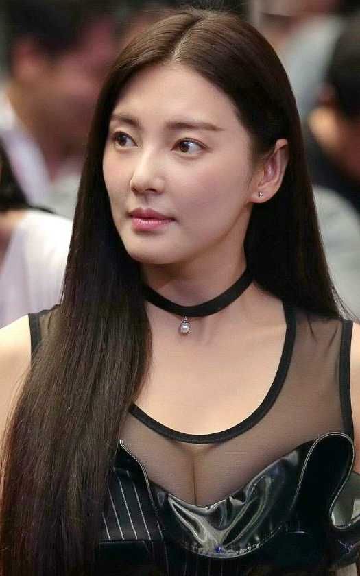 张雨绮现身某活动,产后复出,该胖的地方没有瘦,网友:当妈妈最好的状态
