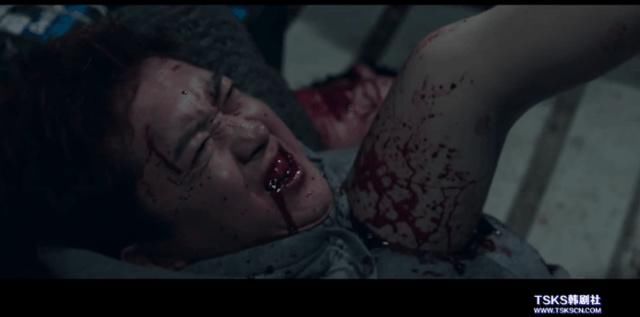 红蚯蚓电影图片