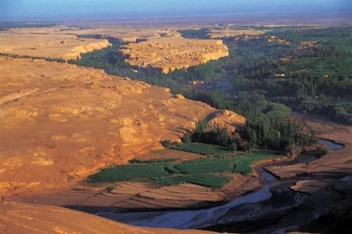 梦见发现大量宝藏_中国最大的沙漠湖泊_中国沙漠发现大量湖泊