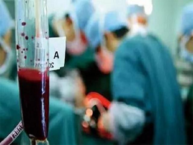 孕妇顺转剖生下胎儿忽然大出血,输血"1万毫升"全家都吓跑