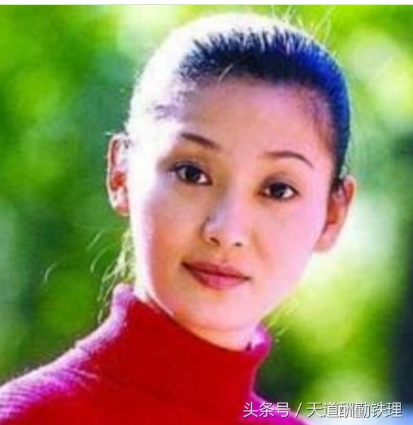 看了徐帆年轻时的照片,就知道冯小刚为何与前妻离婚而