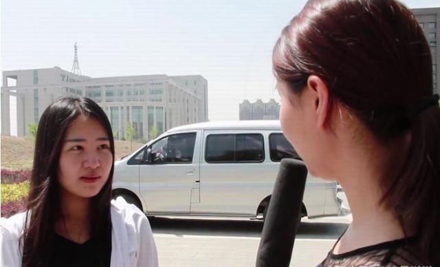 街访:现在妹子不喜欢a妹子追女生了?男生健身房瑜伽女生图片