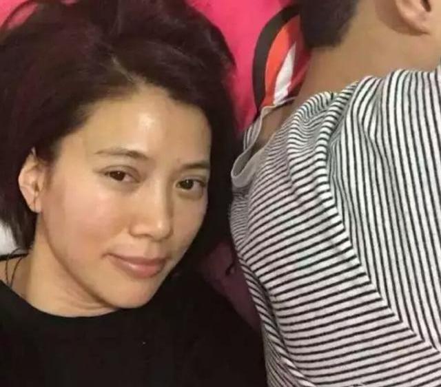 袁咏仪:被老公夸赞素颜更好看的女星,这双眼皮也是够厚的.