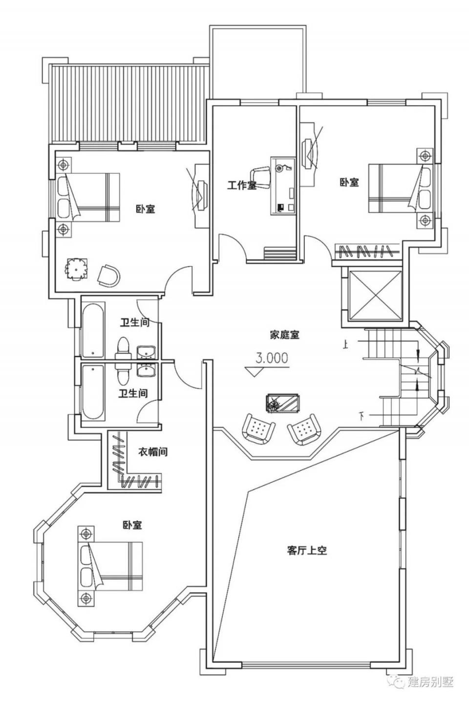 二层平面图:三间卧室一个家庭室,还有工作室,主卧室用上多边形的采光