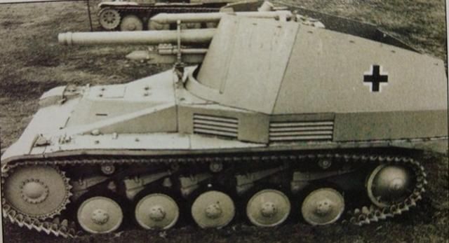 直至1945年3月,还有307辆黄蜂自行火炮活跃在战场上.