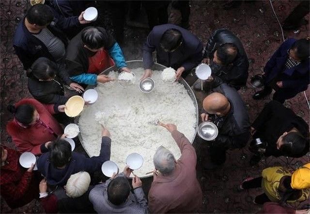 没吃过不配当农村人,农村人办酒席必有的大锅饭,场面太壮观