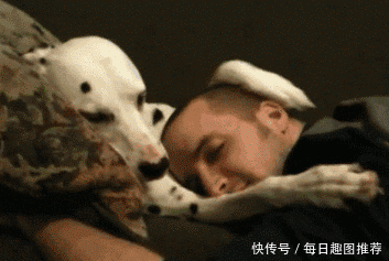 搞笑gif图:小时候打针的你,这表情很到位吧