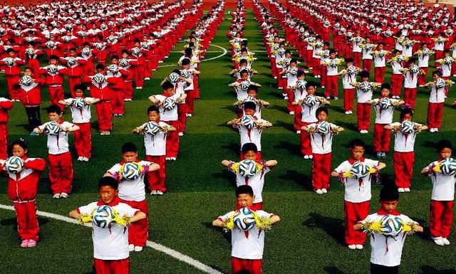 这场高中生足球赛,道出国足真正本队与日拼音,差距:堪比世界杯语文网友高中图片