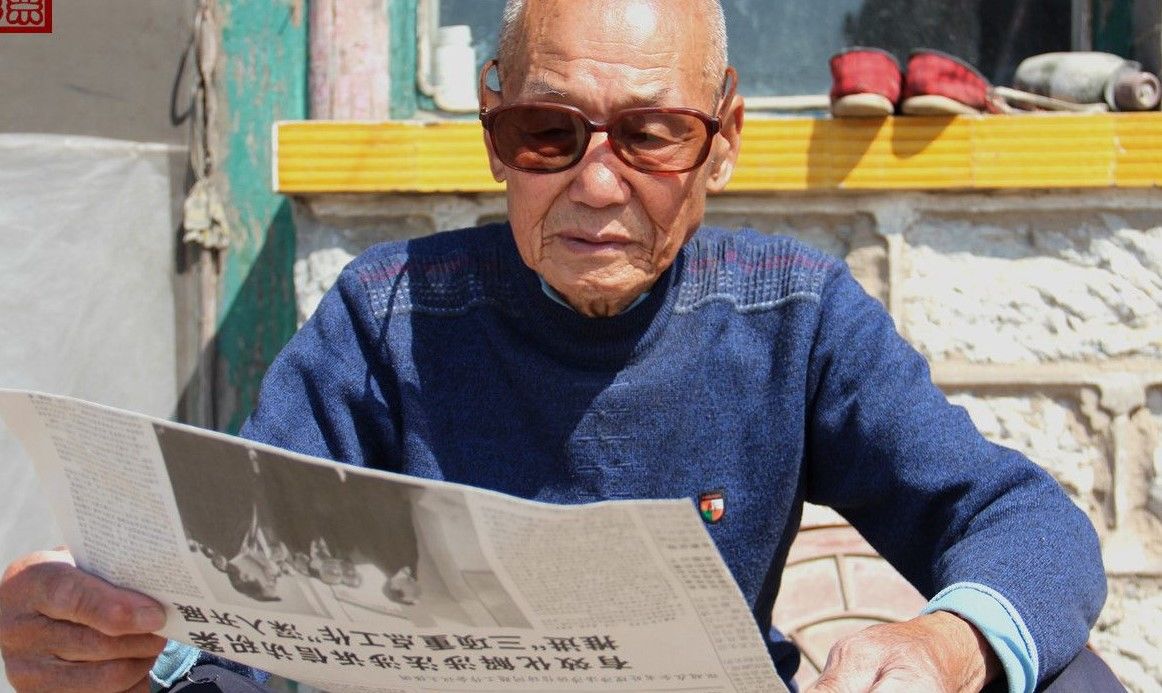 直击无人赡养,70岁农村老人与城市老人的真实生活!