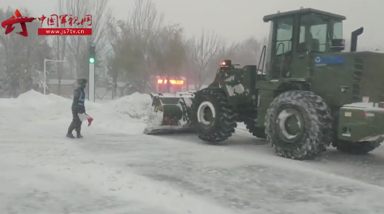 武警官兵奔赴内蒙古通辽雪灾救援一线