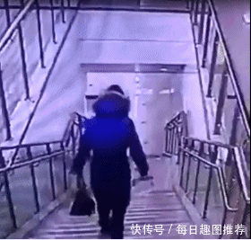 搞笑gif图:姑娘的表情好搞怪,咱能矜持一点吗?