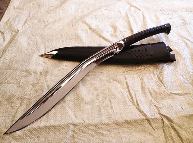 资深刀匠将世界顶级名刃日本"武士"和尼泊尔廓尔喀弯刀