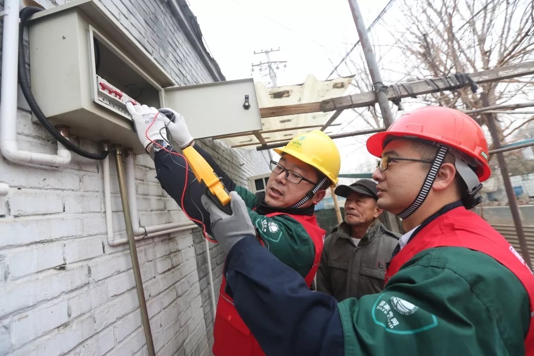 通州供电公司坚持"让灯先亮起来"的服务理念,针对老旧小区,无物业小区