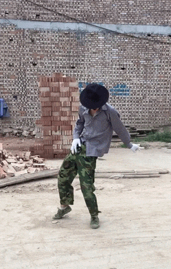 2,晚上女神发来消息:一个人在家好无聊啊.