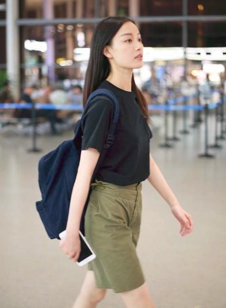 倪妮的机场街拍再流出,民工服穿出女神气质,网友:杨幂