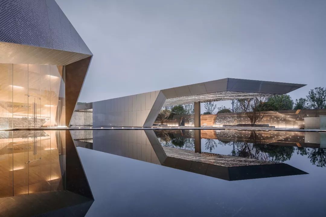 重庆龙湖昱湖壹号城市展厅 / 上海天华建筑设计