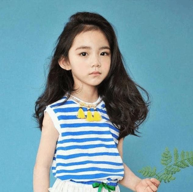 6岁女孩因长相好看,经纪公司愿意花10年等她长大