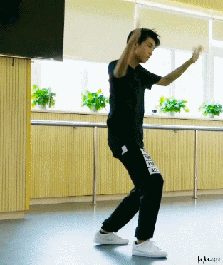 王俊凯说他腰不好,可是