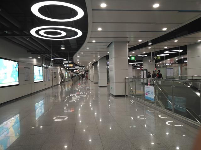 深圳高颜值地铁站,这个风格我喜欢