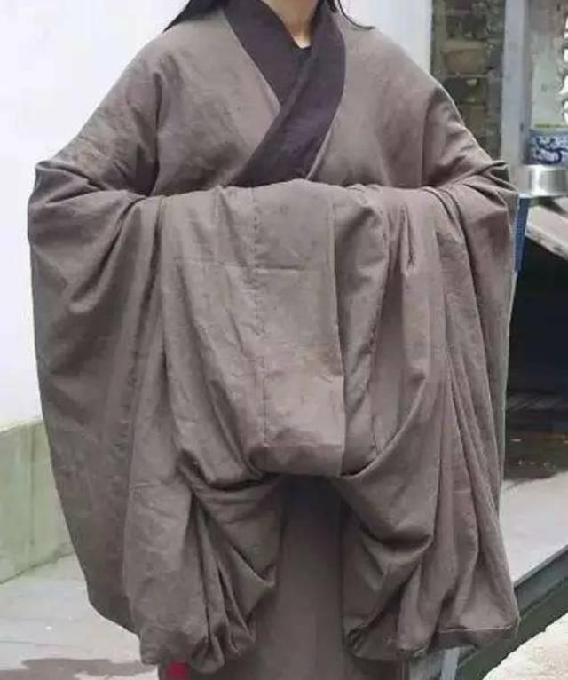 古代人的口袋为什么会在衣袖子里,是如何确保东西不会掉出来的?