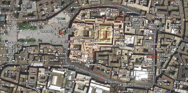 藏语"八廓"是"环形朝拜路"的意思,但从地图上看,整个八廓街城多边四