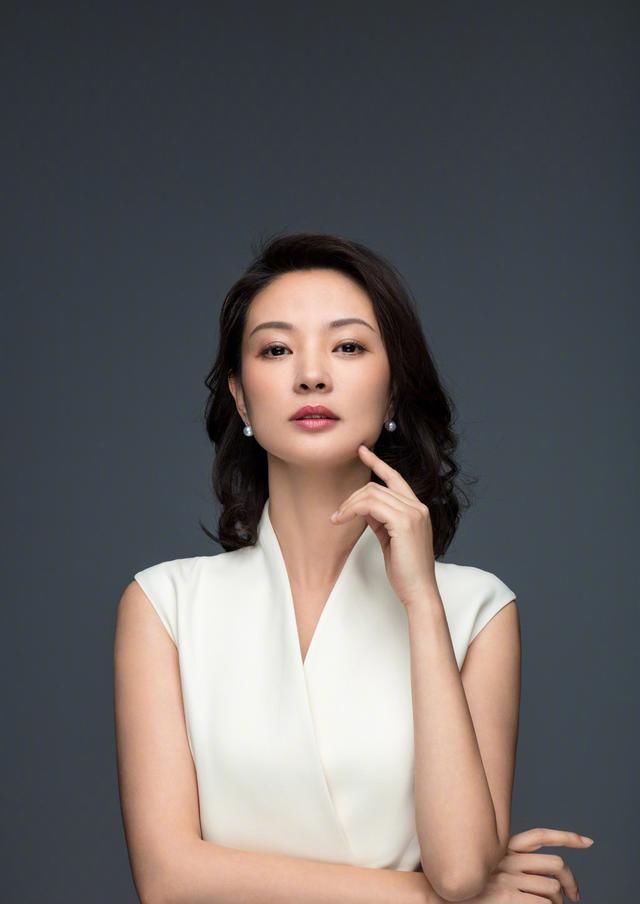 央视著名主持人,因前男友事业一落千丈,如今已消失在春晚舞台