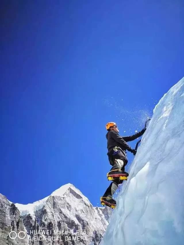 巅峰户外团队登顶珠峰