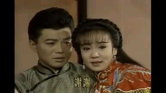 1984年,张佩华凭借《昨夜星辰》中高大英俊的周邦建一角一夜爆红,虽然