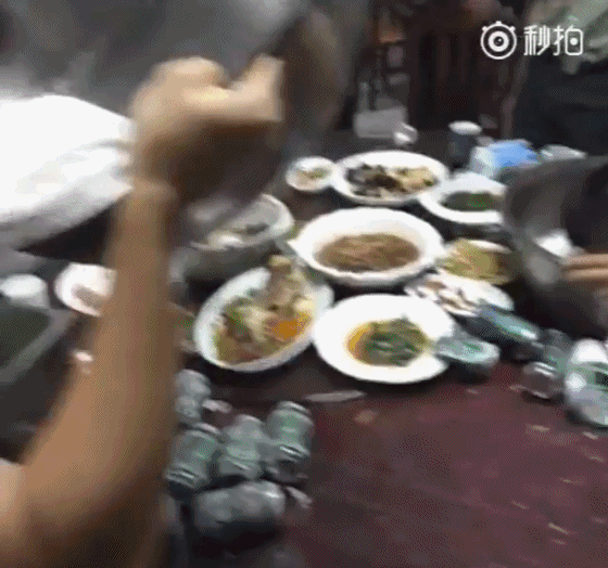 按照往常理解,都是大碗喝酒大块吃肉啊,这样才够豪迈也才够气氛.