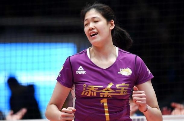 厉害了!李盈莹9岁时已身高1米8,身材就是为排球而生