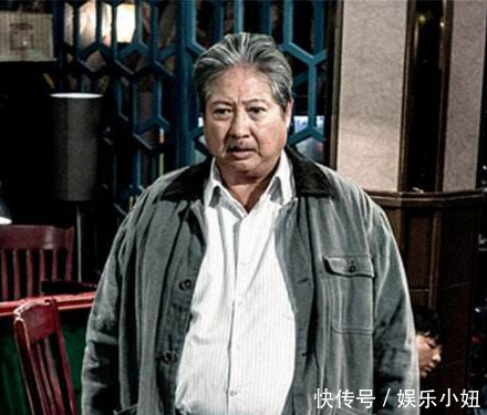 他曾和李小龙称兄道弟,连洪金宝都得喊声师傅,儿子也是功夫巨星