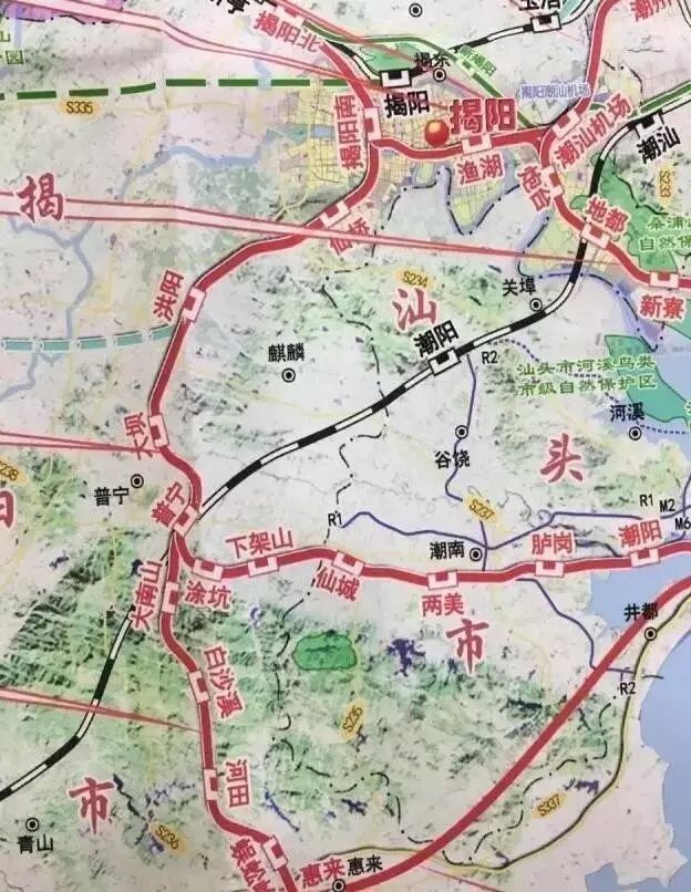 揭阳市设惠来站,惠来站距县城区南约4km,按一级站设计,站房规模12000