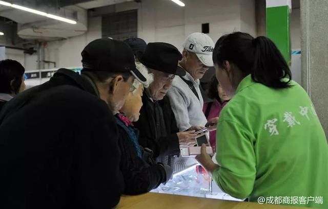 你以为1特点是老年人的微信是的头发表情包乱糟糟?表情!玩微信图片