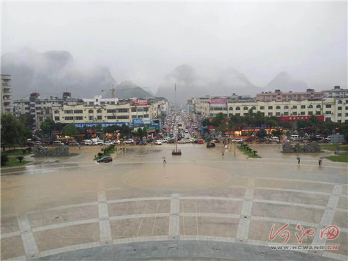 罗城仫佬族自治县境内普降暴雨至大暴雨,罗城县天河至怀群公路进新村