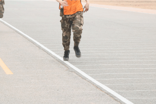 动图:男兵女兵同台竞技,训练场上谁主沉浮