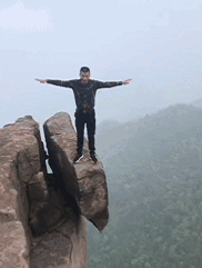 搞笑gif动图:高手在民间,失手在阴间!牛人啊.