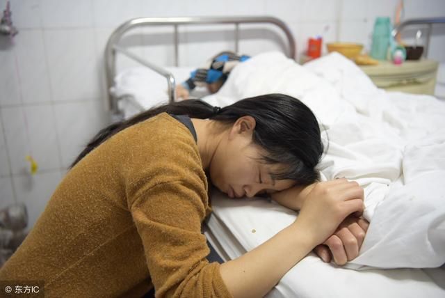 男友妈妈手术住院,我拒绝到医院陪护,男方亲属说我不孝