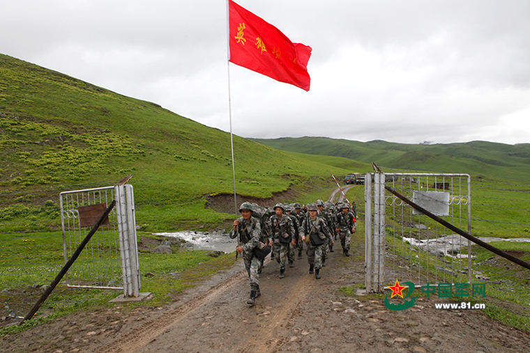 草原"守护者":边防骑兵建立"候鸟哨所"