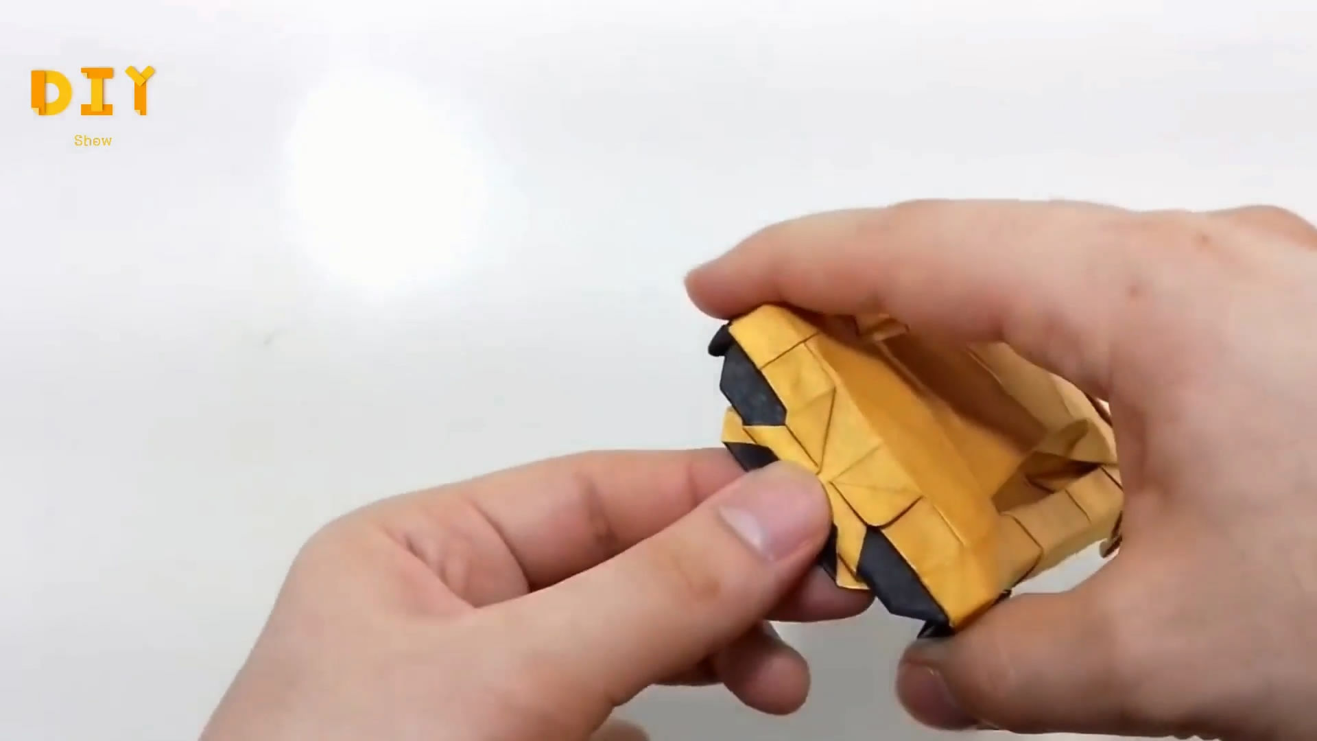 神奇的折纸,手把手,教你如何折纸兰博基尼跑车模型的步骤四
