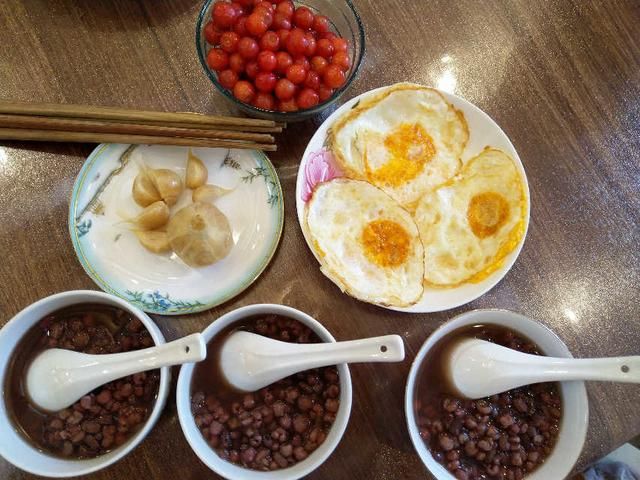 今日家常菜:雨水绵绵,湿气来袭,为家人做一碗温暖除湿