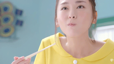搞笑gif:难道是我长得不漂亮