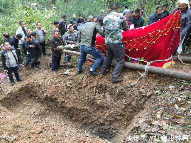 梦见亲人的棺材放在房间里,解读梦境背后的深层含义 梦见亲人的棺材放在房间里,解读梦境背后的深层含义