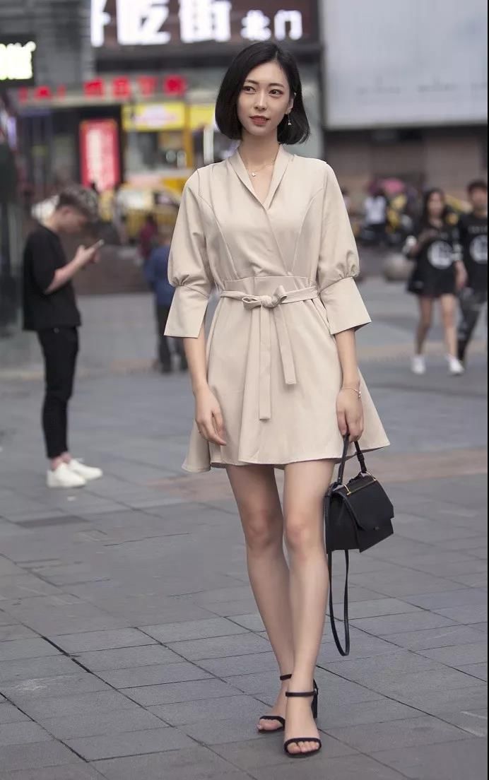 街拍重庆,时尚飘逸的穿搭参考,让你凉爽又舒服